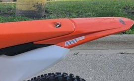 KTM SX 65 ORIGINEEL ACHTERSPATBORD 2024 - 2025 NIEUW