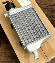 KTM SX 65 / HUSQVARNA TC 65 / GASGAS MC 65 ORIGINELE  RADIATEUR RECHTS 2016 - 2023 NIEUW