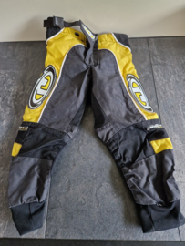 JOPA KIDS CROSSBROEK ZWART / GEEL  VOOR DE ALLERKLEINSTE 3-4 JAAR GEBRUIKT