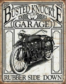 Busted Knuckle Garage.​ Metalen wandbord 31,5 x 40,5 cm.