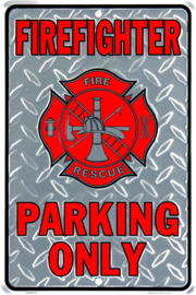 Firefighter Parking Only. Aluminium wandbord 30,5 x 45,7 cm.