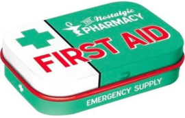 First Aid Green.  Mint boxje 4 x 6 x 1,6 cm.