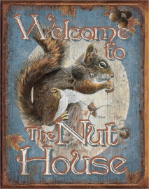 Welcome to The Nut House.  Metalen wandbord 31,5 x 40,5 cm.
