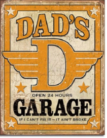 Dad's Garage..  Metalen wandbord 31,5 x 40,5 cm.