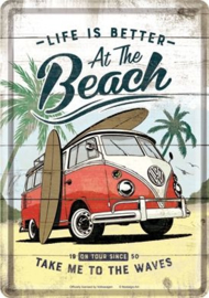 VW Bulli - At The Beach. Metalen Postcard 10 x 14 cm.
