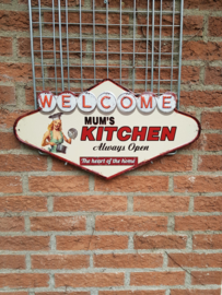 Welcome Mum's Kitchen. Metalen wandbord  49 x 27 cm.