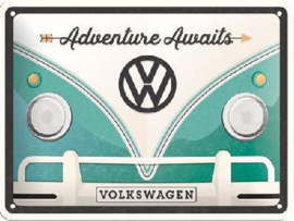 VW Bulli Adventure Awaits Metalen wandbord in reliëf 15 x 20 cm.