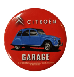 Citroen 2CV Garage.  Koelkastmagneet Ø 6 cm.