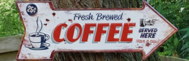 Fresh Brewed Coffee. Metalen wandbord in reliëf  50 x 19 cm.
