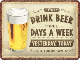 Drink Beer Three Days A Week. Metalen wandbord in reliëf 15 x 20 cm.