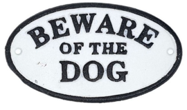 Beware Of The Dog. Gietijzeren bordje 15 x 8 cm.
