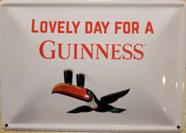 Lovely Day For A Guinness Toekan. Metalen Postcard 10,5 x 14,5 cm.