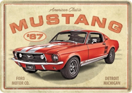 Ford Mustang - GT 1967 Red. Metalen Postcard 10 x 14 cm.