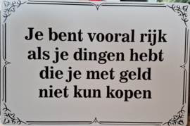 Je bent vooral rijk als je dingen hebt die je met geld niet kan kopen.  Metalen wandbordje 20 x 30 cm
