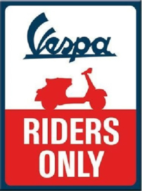 Vespa Riders Only. Koelkastmagneet 8 cm x 6 cm.