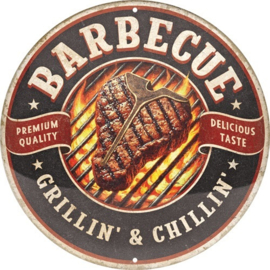 Barbeque Grillin & Chillin.   Metalen wandbord in reliëf Ø 35 cm.