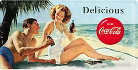 Coca Cola Beach Couple  Metalen wandbord in reliëf 25 x 50 cm .