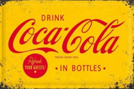 Drink Coca Cola In Bottles 20 x 30 cm. Metalen wandbord in reliëf 20 x 30 cm.