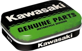 Kawasaki Genuine Parts.  Mintboxje 4 x 6 x 1,6 cm.