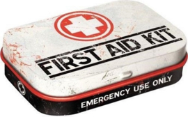 First Aid Kit.  Mint boxje 4 x 6 x 1,6 cm.