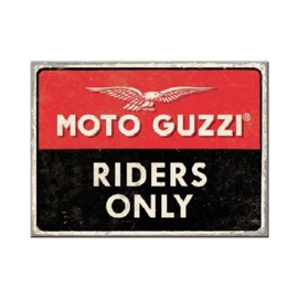 Moto Guzzi Riders Only. Koelkastmagneet 8 cm x 6 cm.