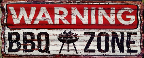 Warning BBQ Zone.  Metalen wandbord 59 x 25 cm.