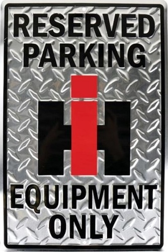 International Harvester reserved parking. Aluminium wandbord 30,5 x 45,7 cm.