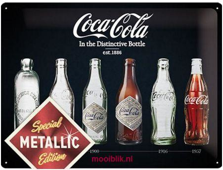 Coca Cola Bottle  Metalen wandbord in reliëf 30 x 40 cm