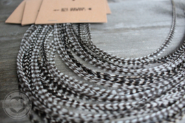 Black/white grizzly feathers 28-33 cm / 10 stuks
