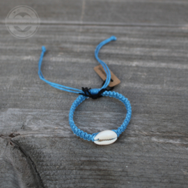 Bali wire with shell bracelets
