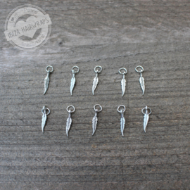 Mini feathers charms/ set 10 pcs