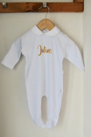 Baby  pyjama wit piqué gepersonaliseerd met naam