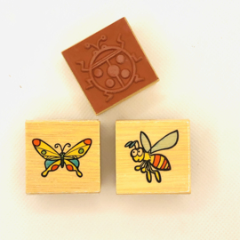 Houten stempels vierkant dieren (3 stuks) vlinder/lieveheersbeestje/bij