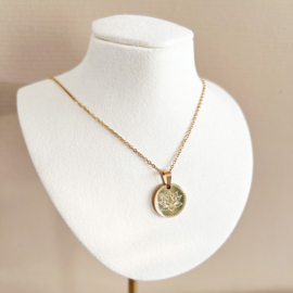 July-Water lily birth flower necklace gold