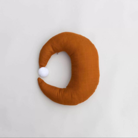 Play at Slaep moon pillow caramel