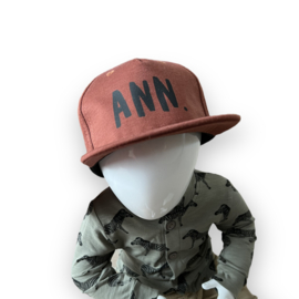 Cap Ann.  "van Pauline" dark caramel