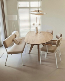 Organisch eikenhouten tafel  met eikenhouten  spinpoot
