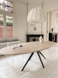 Ovale  eikenhouten tafel Elin