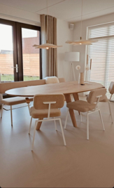 Organisch eikenhouten tafel  met eikenhouten  spinpoot