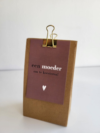 Een moeder (6X)