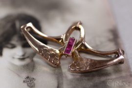 Art Nouveau Broche