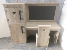 Kinder Bureau met krijtbord van steigerhout en hoge kast