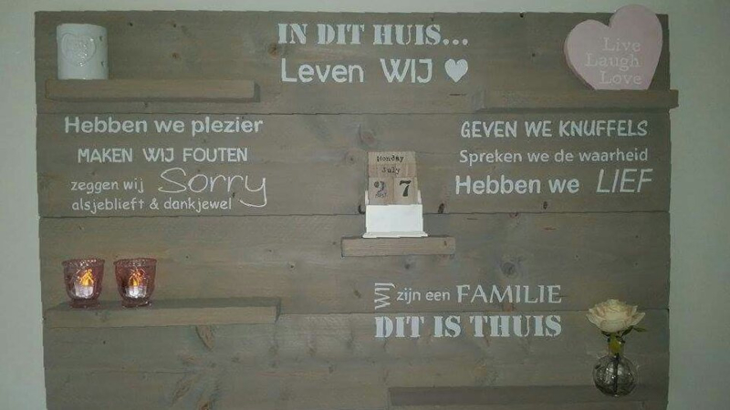 Ongebruikt Wandbord steigerhout met tekst In dit huis | Wandborden van QA-23