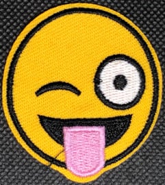 strijkembleem - Smiley steekt tong uit - geel