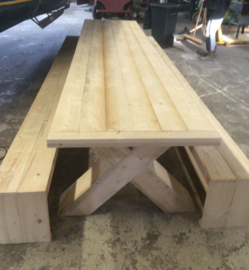 Steigerhouten tafel met banken