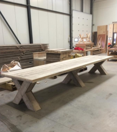 Steigerhouten tafel met banken