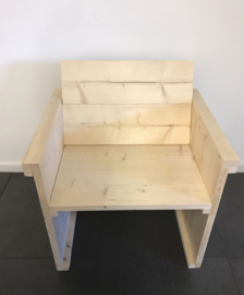 Blank houten stoel