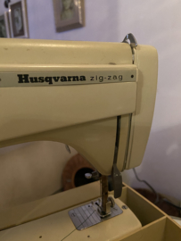 Husqvarna 1010 zigzag machine