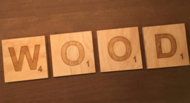 Houten scrabble letters