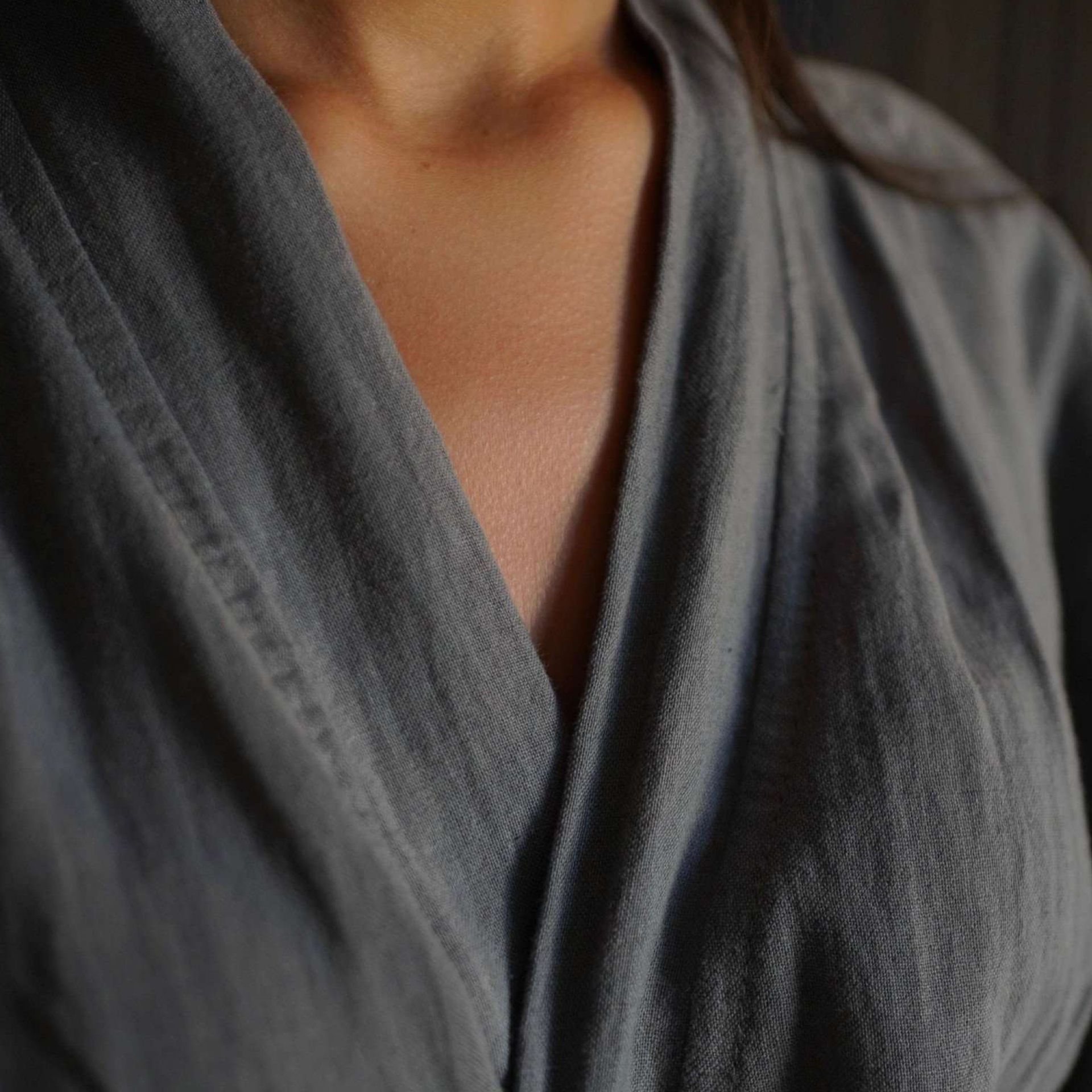 Kimono, middengrijs met beetje blauwtoon, mix van linnen met katoen